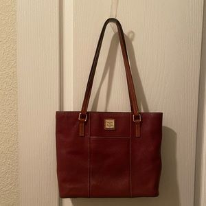 Dooney and Bourke tote purse, burgundy leather